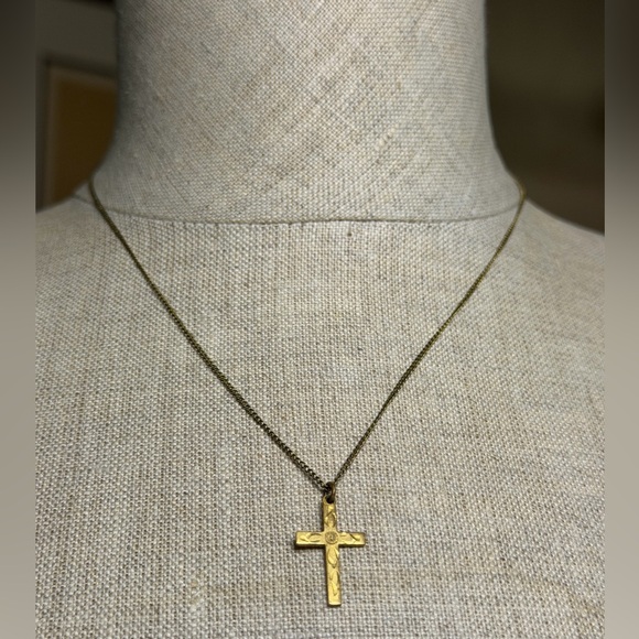 Vintage Swift & Fisher 1960s 12K Gold Filled Etched Cross Necklace - Picture 4 of 11